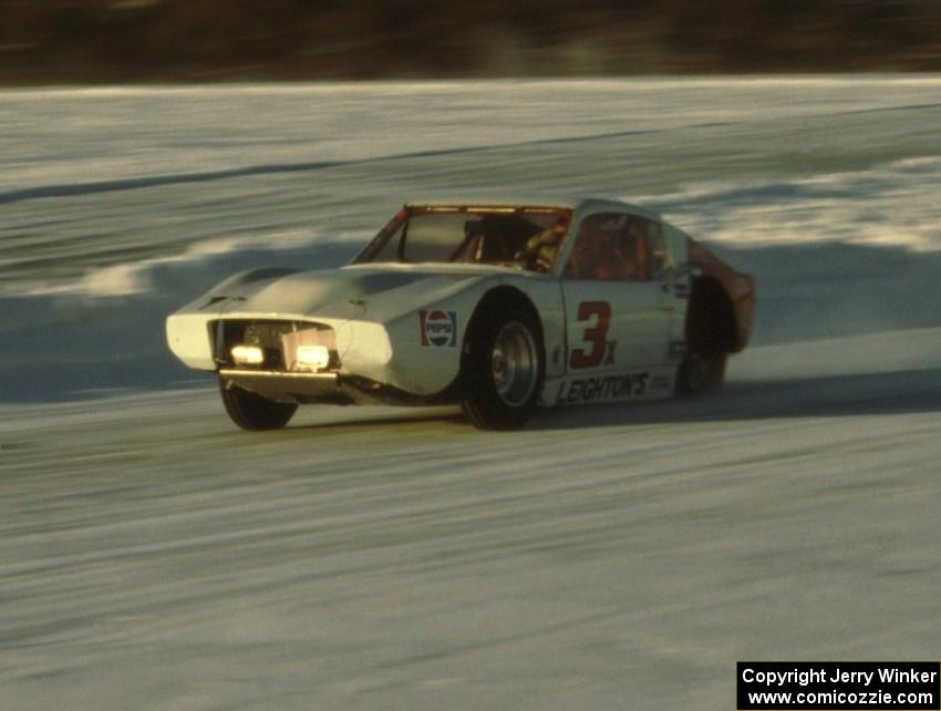 Leighton Reese's Mazda Wankel-powered SAAB Sonnet III continued to lead for another three laps after he'd lost a rear wheel!!!