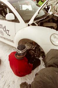 Jonathan Schmelz / Mike Wren VW New Beetle preps for the enduro