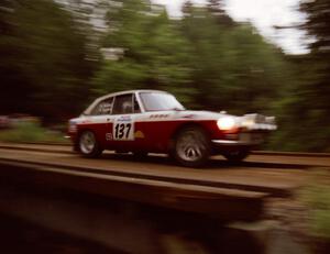 Phil Smith / Dallas Smith MGB-GT on SS4 (East Town E.)