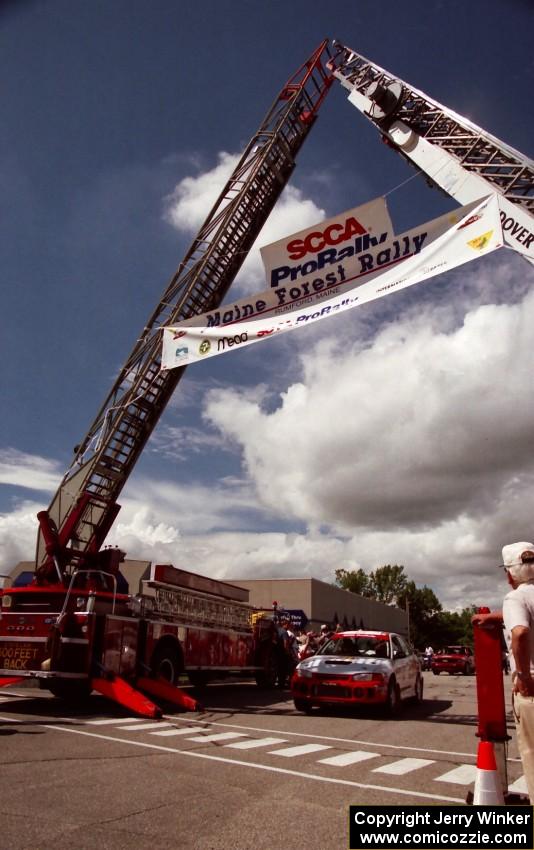 Garen Shrader / Michael Fennell Mitsubishi Lancer Evo IV pull up to the line at the ceremonial start