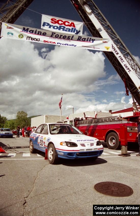 Doug Shepherd / Ralph Beckman Hyundai Elantra at the ceremonial start