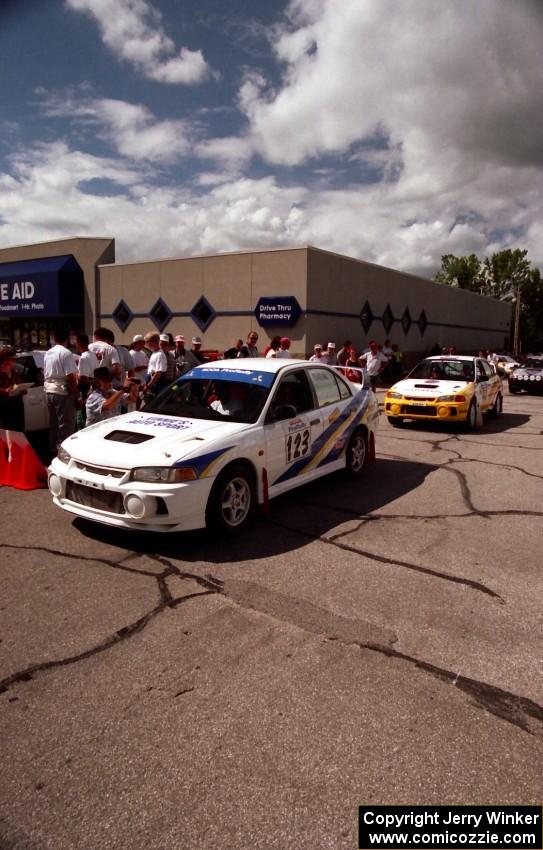 Vinnie Frontinan / Luis Teixeira and Keith Townsend / Ian McEwen Mitsubishi Lancer Evo IVs at the ceremonial start