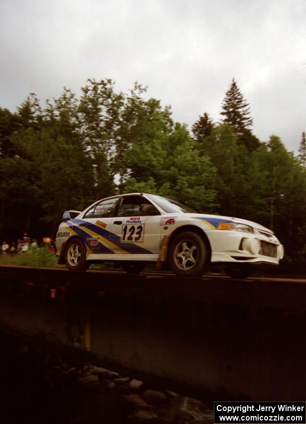 Vinnie Frontinan / Luis Teixeira Mitsubishi Lancer Evo IV on SS4 (East Town E.)