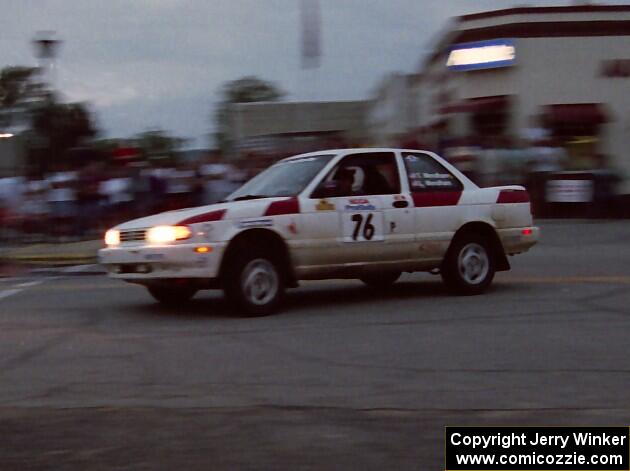 Ted Mendham / Lise Mendham Nissan Sentra SE-R on SS10 (In Town)