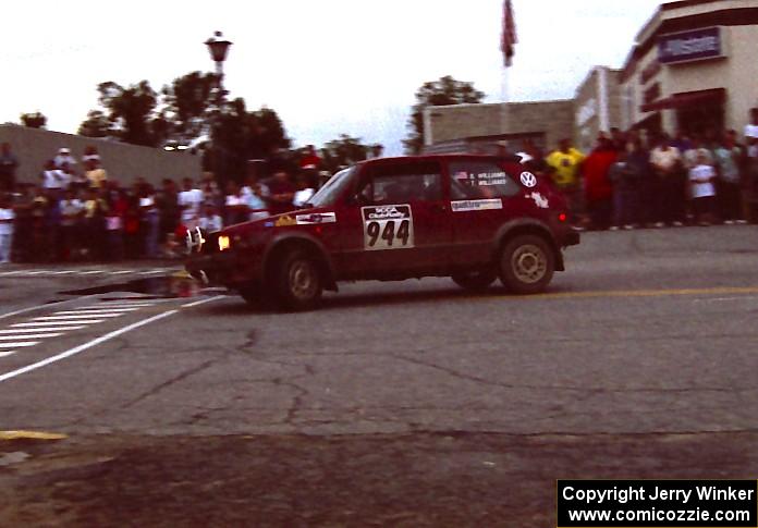 Scott Williams / Trisha Williams VW Rabbit on SS10 (In Town)