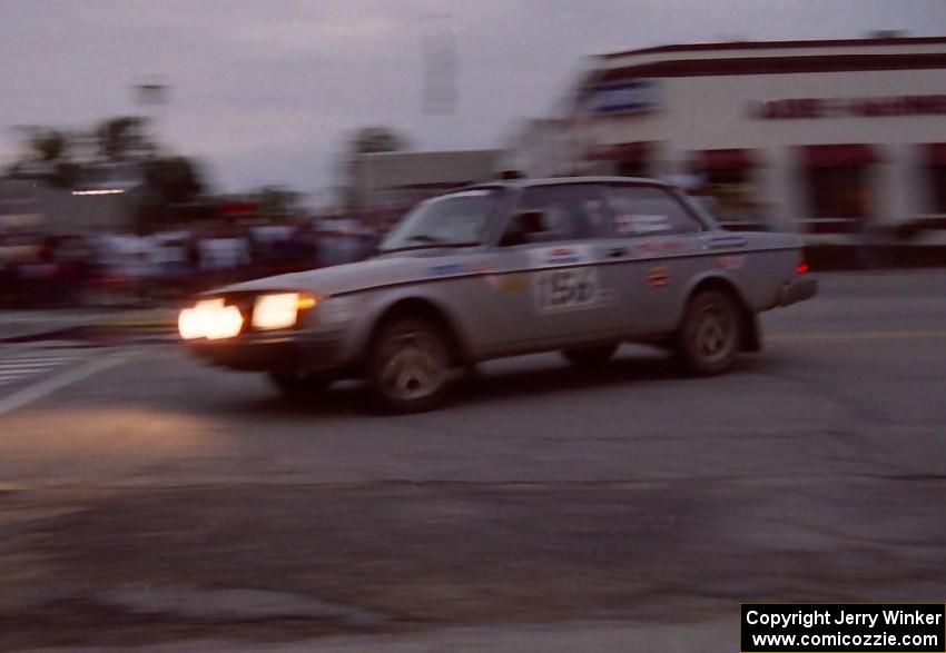 Don Paulsen / Charles Paulsen Volvo 240 on SS10 (In Town)