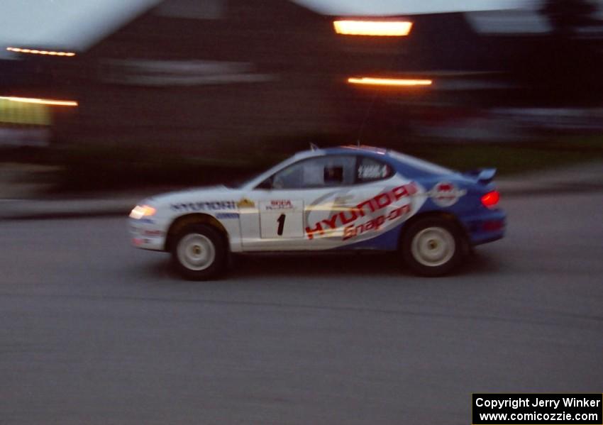 Noel Lawler / Charles Bradley Hyundai Tiburon on SS10 (In Town)