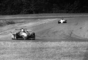 Bob Burrows' Eagle D Sports Racer followed by Glen Thielke, Jr.'s Climax BMT-88 Formula 440