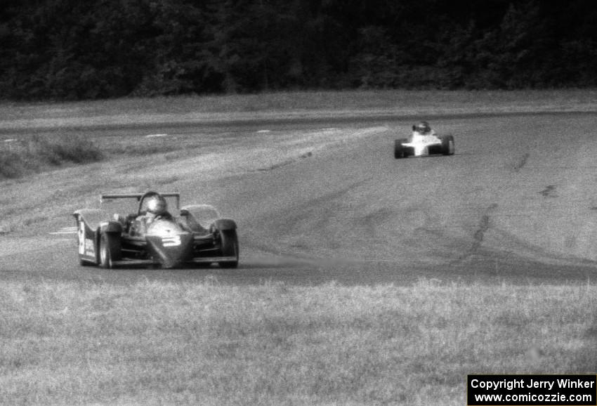 Bob Burrows' Eagle D Sports Racer followed by Glen Thielke, Jr.'s Climax BMT-88 Formula 440