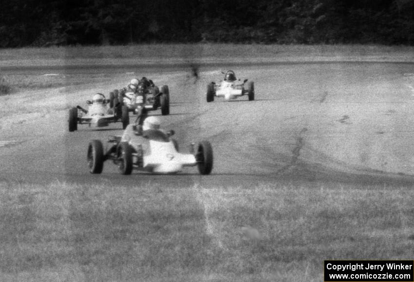 Formula Vees stream into turn 6: Jay Dekko's Tigger Type 820, Mike Vrchota's MTV-1 and others follow.