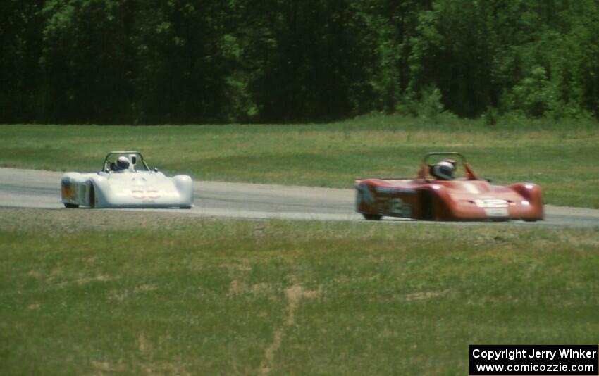 Pat Hill's Swift DB-2 leads John Fergus' Swift DB-2