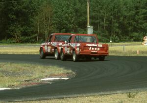 Tommy Archer ahead of brother Bobby Archer both in Jeep Comanches