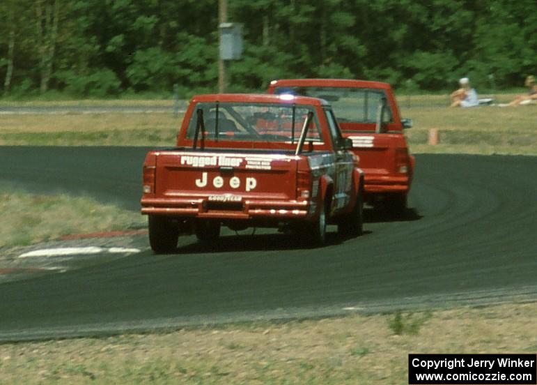 Tommy Archer ahead of brother Bobby Archer both in Jeep Comanches