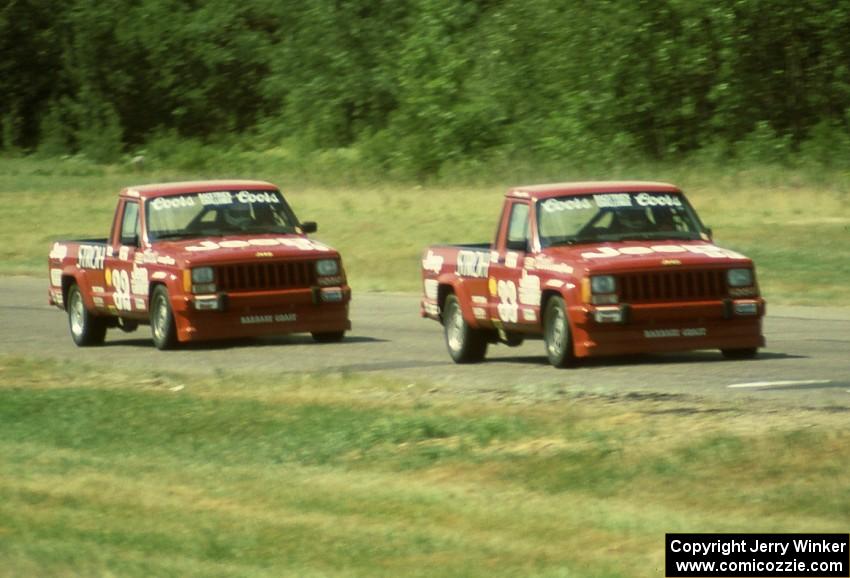 Tommy Archer ahead of brother Bobby Archer both in Jeep Comanches