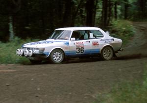 Sandy Liversidge / Boyd Smith in their SAAB 99.