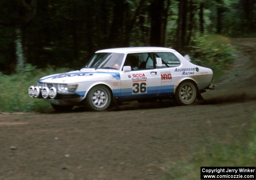 Sandy Liversidge / Boyd Smith in their SAAB 99.