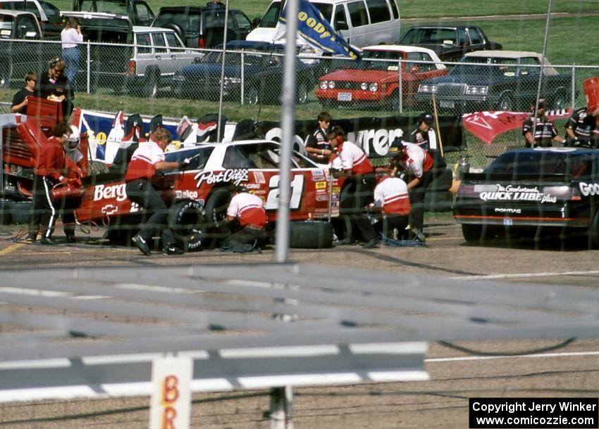 Johnny Benson, Jr.'s Chevy Lumina and Mike Eddy's Pontiac Grand Prix during a pit stop