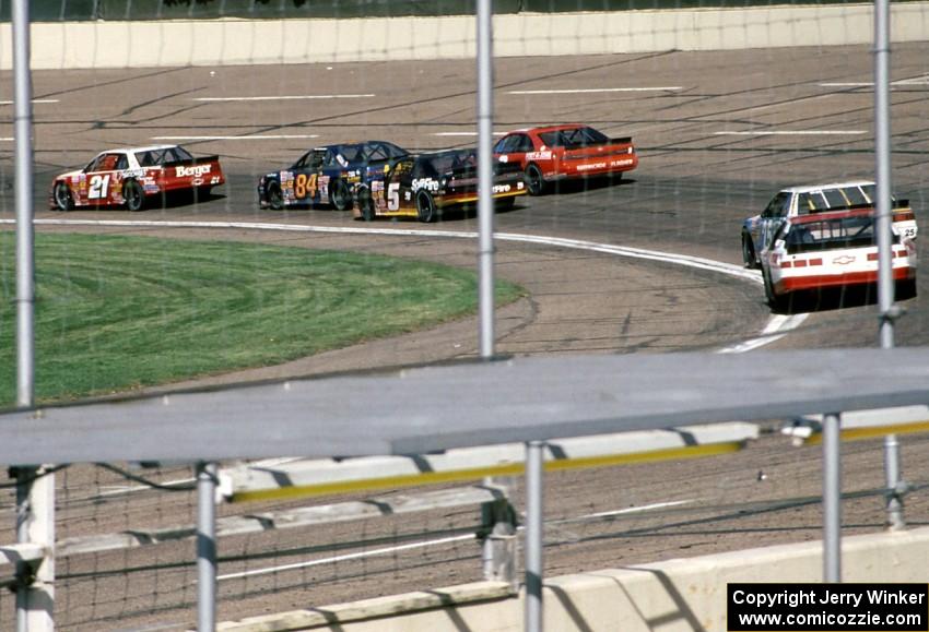 The field streams through turn one.