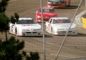 (15) Glenn Allen, Jr.s Pontiac Grand Prix side-by-side with (78) Steve Holzhausen's Pontiac Grand Prix