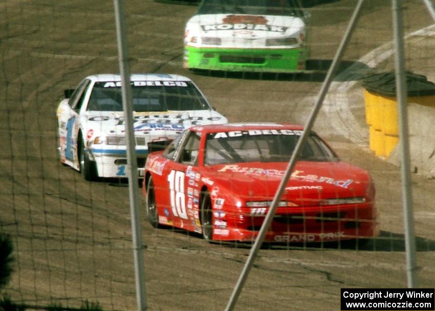 (18) Mike Miller's Pontiac Grand Prix and (1) Jay Sauter's Chevy Lumina