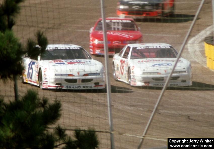 (15) Glenn Allen, Jr.s Pontiac Grand Prix side-by-side with (78) Steve Holzhausen's Pontiac Grand Prix