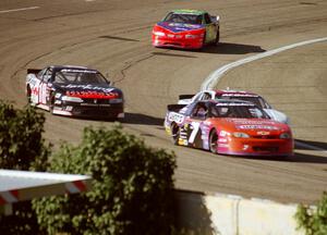 The leaders come out of turn 4 onto the front straight