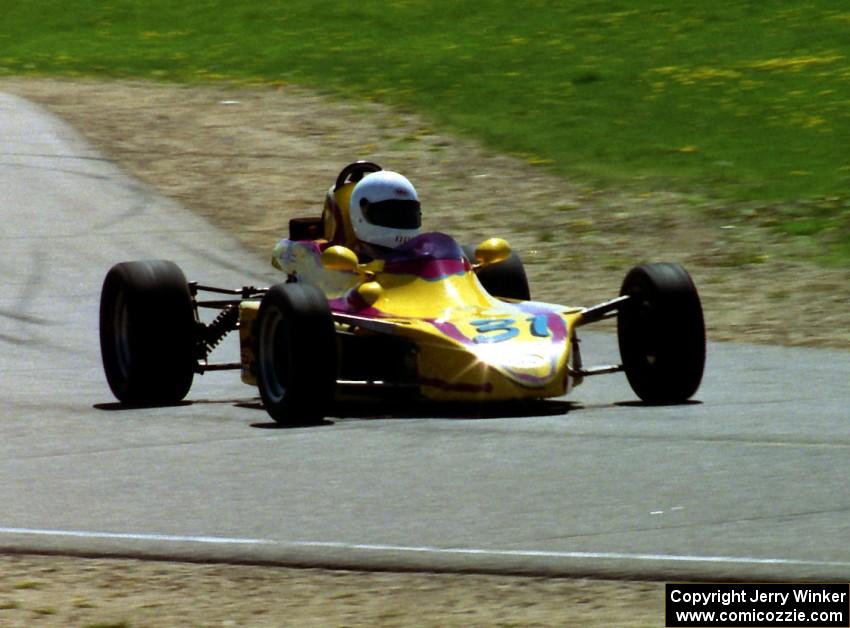 Jeff Thompson's Royale RP24 Club Formula Ford