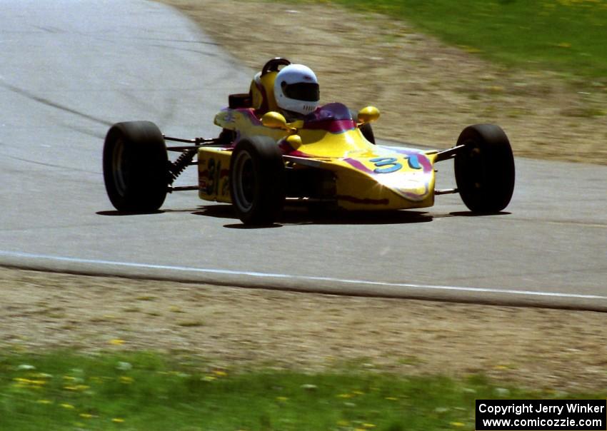 Jeff Thompson's Royale RP24 Club Formula Ford