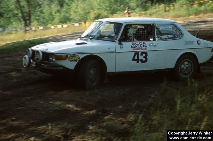 Tom Gillespie / Jeremiah Ball ran the divisional rally in their SAAB 99.