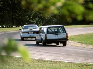 Charles Cunningham / Trygve Haugh Volvo 740 chases a Toyota Corolla