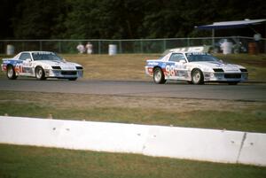 (98) Kim Baker / Doc Bundy and (97) John Heinricy / Don Knowles Chevy Camaros