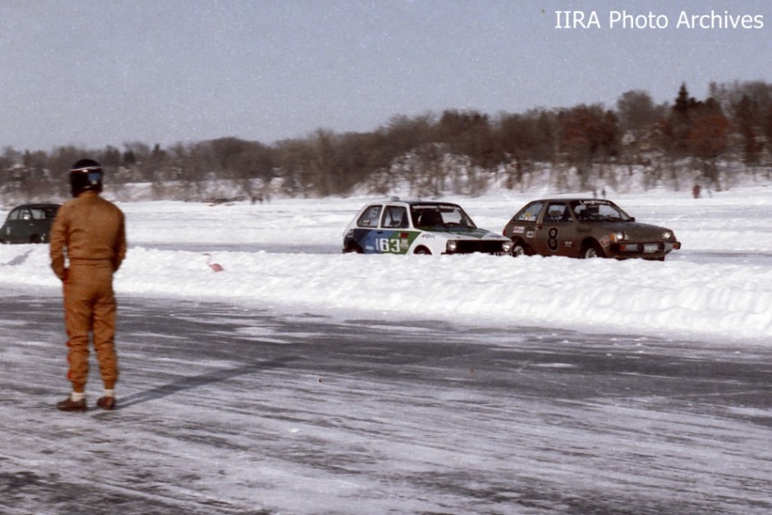 Bruce Weinke / Roberto Lorensutti Plymouth Champ battles the VW Rabbit of Dan Fonstad / John Fonstad / Dave Grunwalt