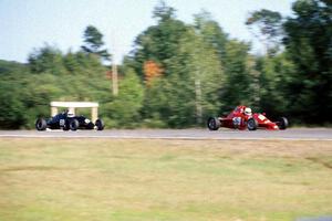 Don Lyddon, Jr.'s Swift DB-1 ahead of Ted Wittcoff's Reynard Mk. II