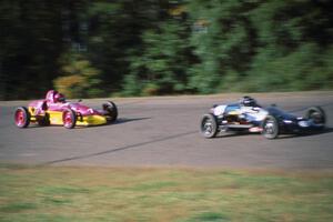 Formula Vees: Dave Erickson's Lynx B holds off Mike Kochanski's Lazer Mk. II through turn one