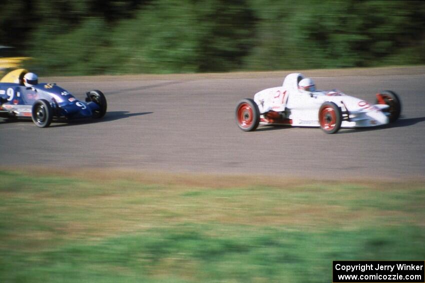 Formula Vees: Mike Beaumia's Lazer Mk. 2B holds off Jay Dekko's Tig-ger Type 80/91F Formula Vee