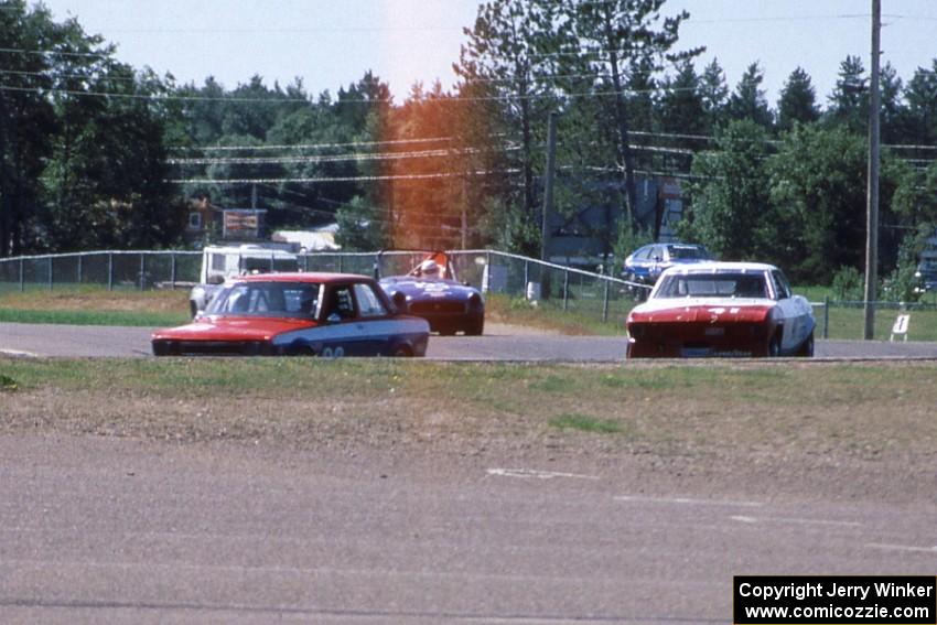 96) Scotty Bell's GT3 Datsun 510 ahead of 41) ???'s GT3 Chevy Corvair and 72) Mike Froh's E Production MGB