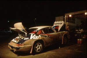 Jeff Zwart / David Stone Porsche Carrera 4 receive service in L'Anse (2).
