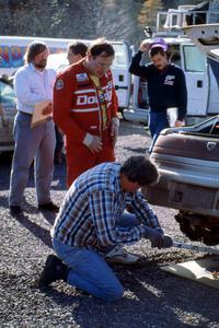 A crew member changes a shredded tire on the Doug Shepherd / Pete Gladysz Eagle Talon.