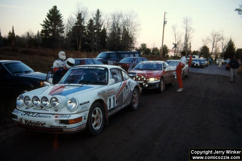 Jeff Zwart / David Stone Porsche Carrera 4 leads the line to start Beacon Hill.