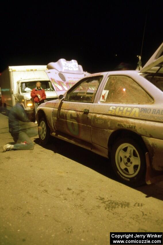 Carl Merrill / Jon Wickens Ford Escort Cosworth RS gets the lugs torqued at service in Kenton (1).