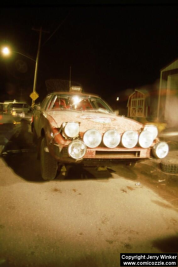 Bruce Newey / Kennon Rymer in Kenton at service in their Mazda RX-7 (1).