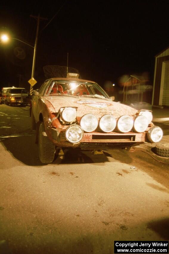 Bruce Newey / Kennon Rymer in Kenton at service in their Mazda RX-7 (2).