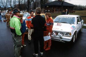 (L to R) ???, Tom Ottey (behind him), Pam McGarvey, Eric Marcus, Cal Landau (back turned), and Cindy Krolikowski at parc expose.