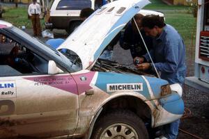 Rod Millen helps the Mazda 323GTR team of Peter Moodie / Michael Fennell.