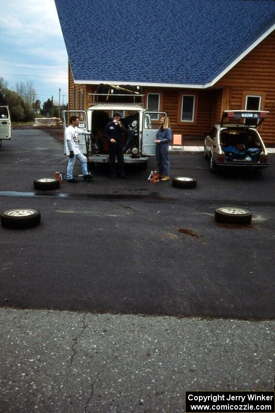 Goran Ostlund / Steve Baker SAAB 99 pit at Copper Harbor service prior to their arrival.