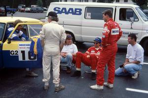 L to R) Rob Walden (in Sam Bryan's SAAB 900), David Ralakis (w/ back turned), Murray Thomas, Henry Joy IV, Chris Griffin, unk.?