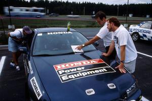 Jim Anderson goes over notes with Ben Greisler at their Honda Prelude VTEC during parc expose.