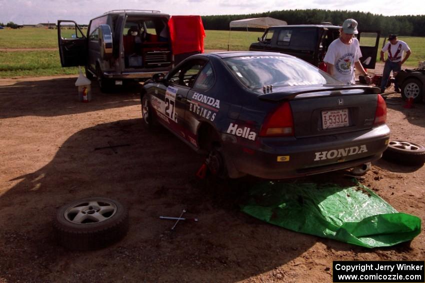 Jim Anderson / Martin Dapot and their Honda Prelude VTEC at Park Rapids service on day two.