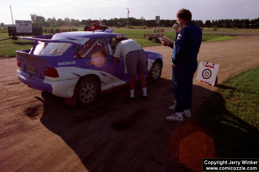 Dave Fuss and Mark Larson chat with Carl Merrill / John Bellefleur in their Ford Escort Cosworth before they leave Park Rapids.