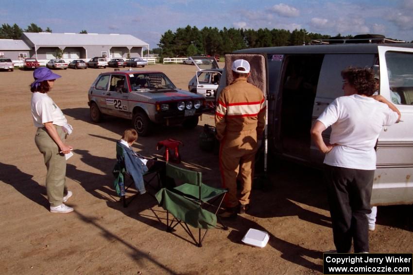 The crew of the Lynn Anderson / Barry Berg VW GTI: Sarah Lenz, Ellison Lenz, Lynn Anderson and Grace Anderson.